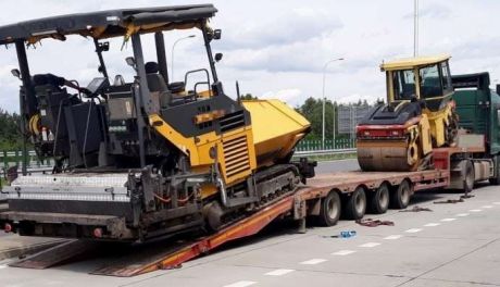 Nieprawidłowy transport maszyn drogowych w Baraku k. Szydłowca
