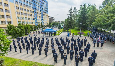 Ślubowanie policjantów pod siedzibą KWP (zdjęcia)