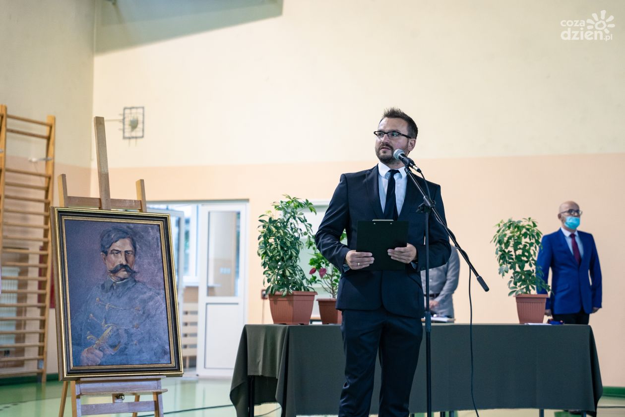 Rozpoczęcie roku szkolnego w III LO im. płk. Dionizego Czachowskiego w Radomiu (zdjęcia)