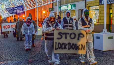 "Marsz niewolników #stop lockdown" ulicami Radomia (zdjęcia)