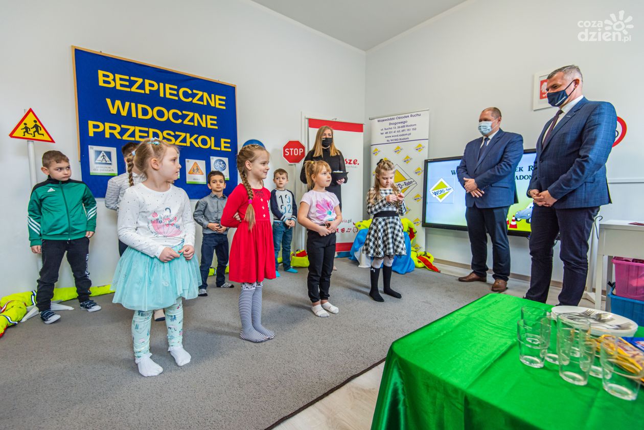 Spotkanie edukacyjne na temat bezpieczeństwa w ruchu drogowym w przedszkolu Gąska Balbinka (zdjęcia)