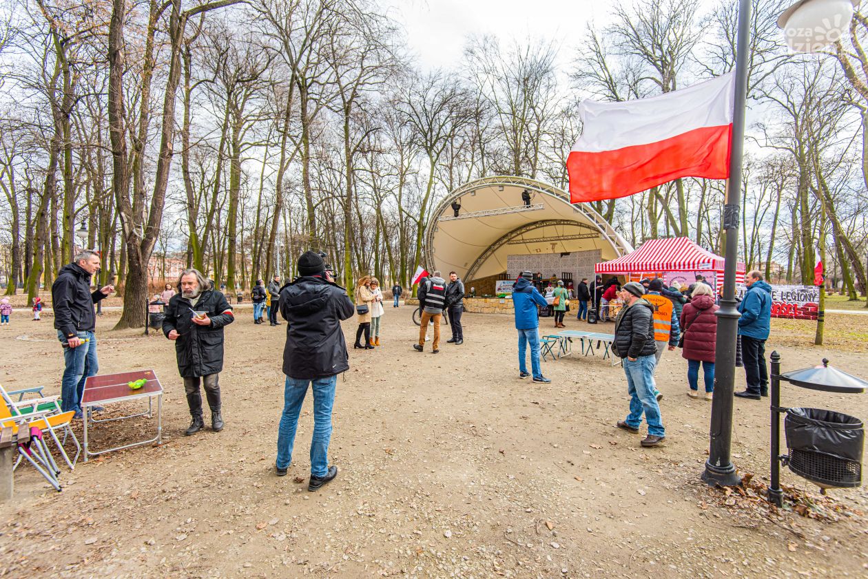 Radomski Stolik Wolności w parku Kościuszki (zdjęcia)