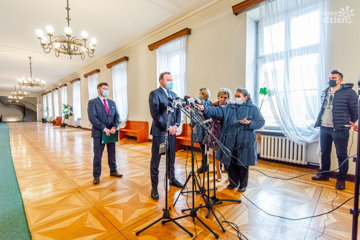 W Radomiu zostaną uruchomione cztery samorządowe punkty szczepień - konferencja (zdjęcia)