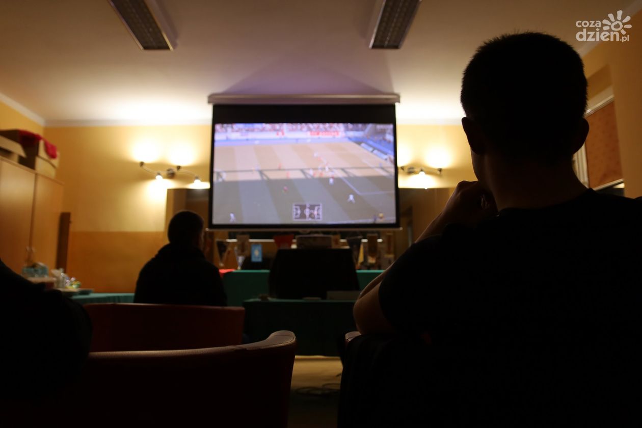 W Białobrzegach trwa turniej w grę FIFA 21