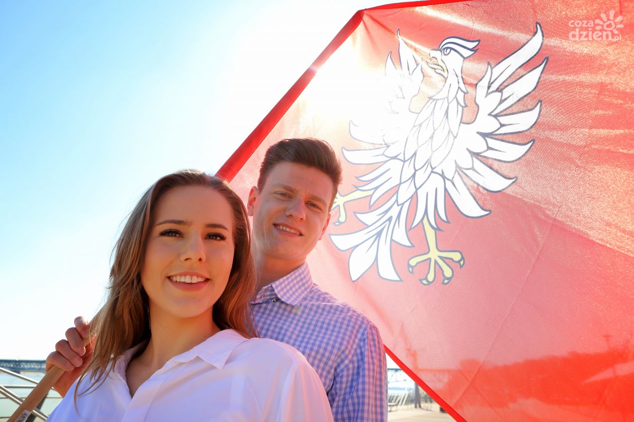 Flaga Mazowsza  w każdym mieście, gminie, sołectwie