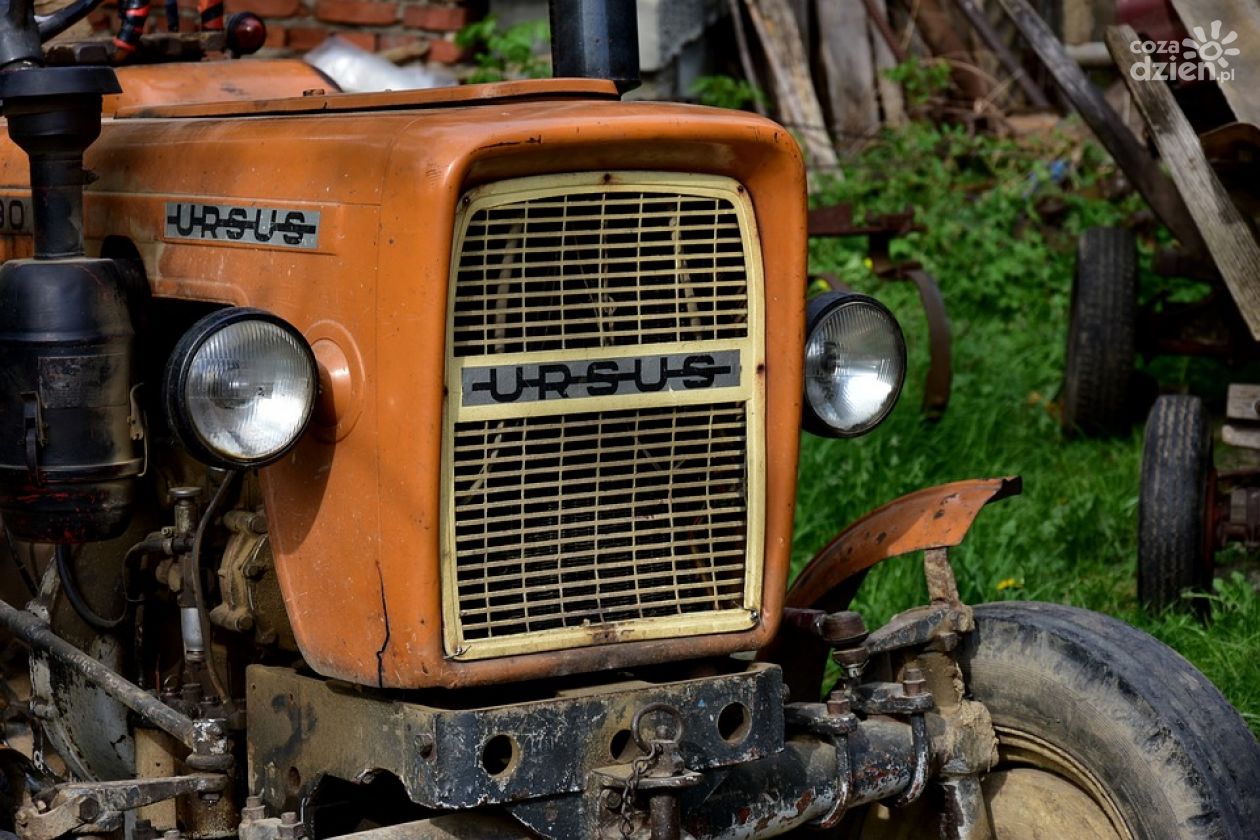 Pijany 70-latek spowodował kolizję traktorem