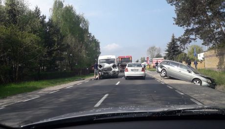 Wypadek przy Kozienickiej. Zderzyły się trzy auta