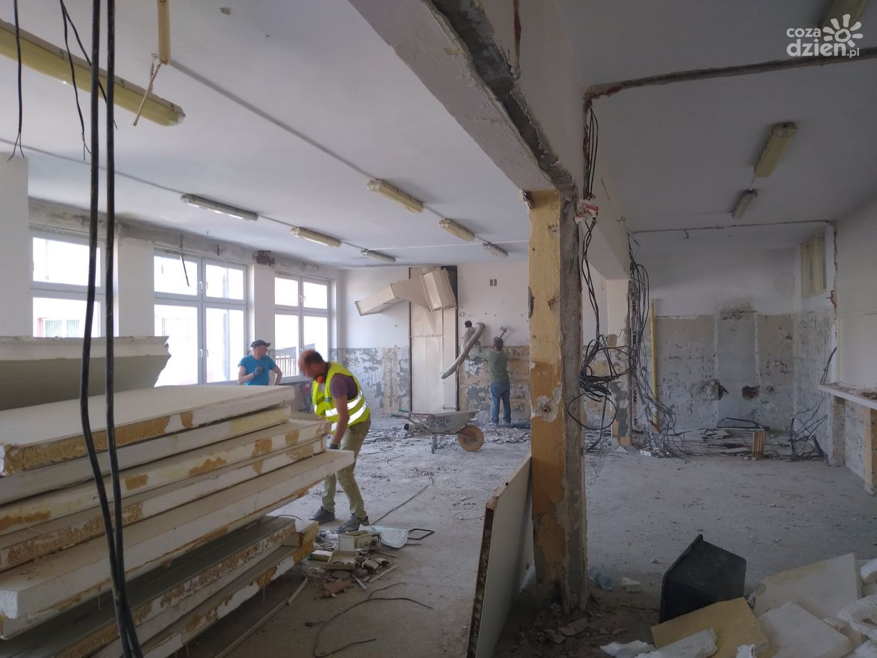 Rozpoczęły się prace przy przebudowie stołówki szkolnej w Jedlińsku