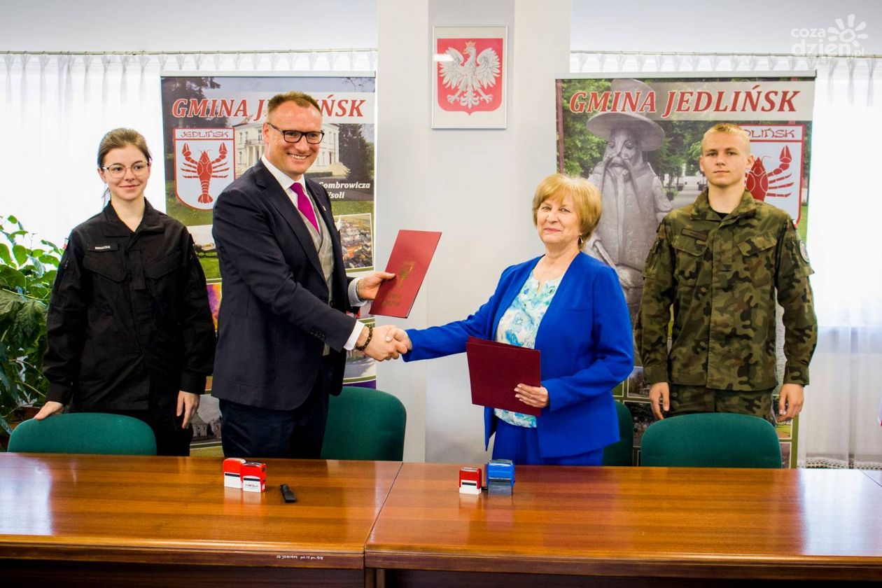 Gmina Jedlińsk podpisała umowę o współpracy z XI LO
