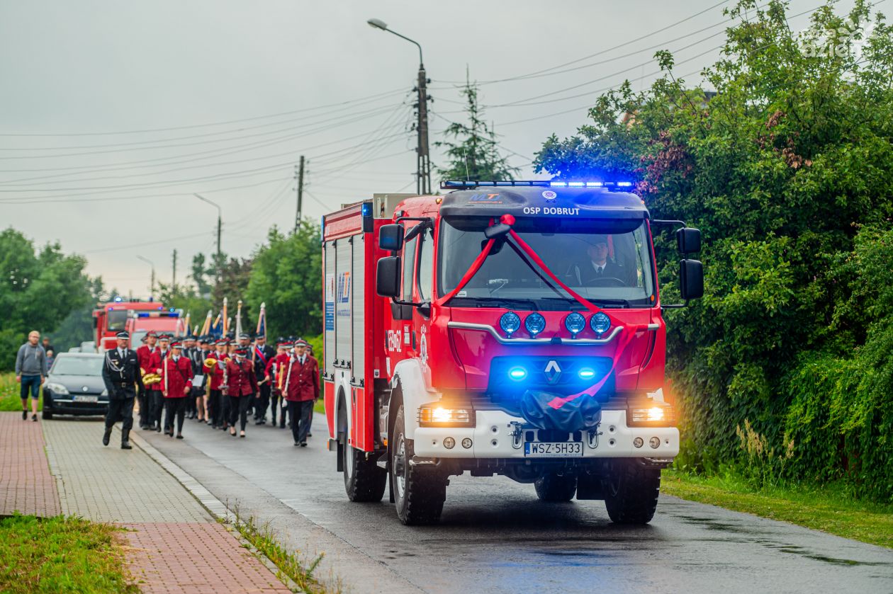 OSP Dobrut ma nowy wóz strażacki (zdjęcia)