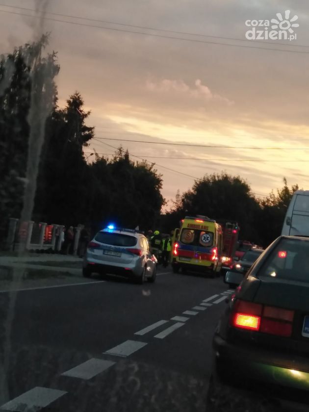 Wypadek w Milejowicach. Motocyklista w szpitalu