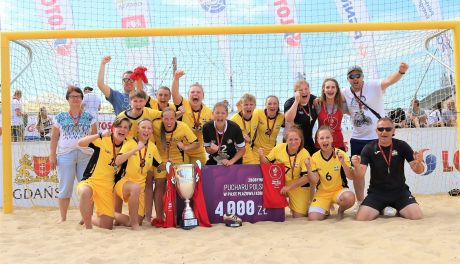 Piłkarki z Radomia z Pucharem Polski i wicemistrzostwem kraju w beach soccerze