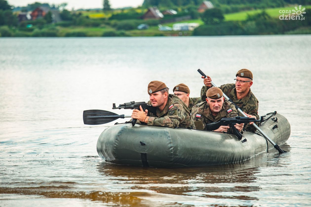 Żołnierze Wojsk Obrony Terytorialnej przechodzili szkolenie nad zalewem Domaniów