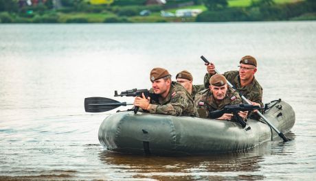 Żołnierze Wojsk Obrony Terytorialnej przechodzili szkolenie nad zalewem Domaniów