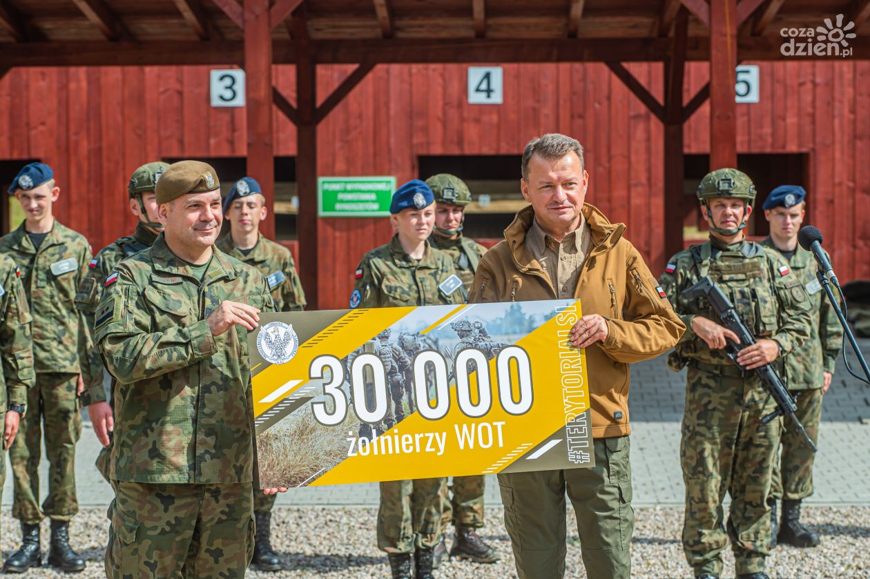 Minister Błaszczak odwiedził strzelnicę w Lipinach