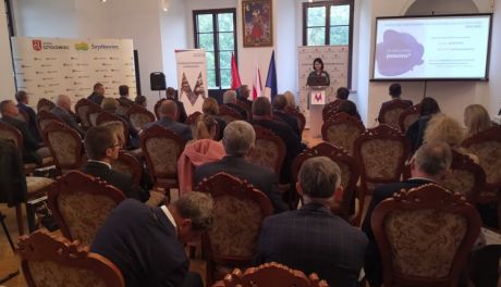 Konferencja regionalna w Szydłowcu. Blisko 640 milionów złotych trafiło do subregionu radomskiego ze środków unijnych