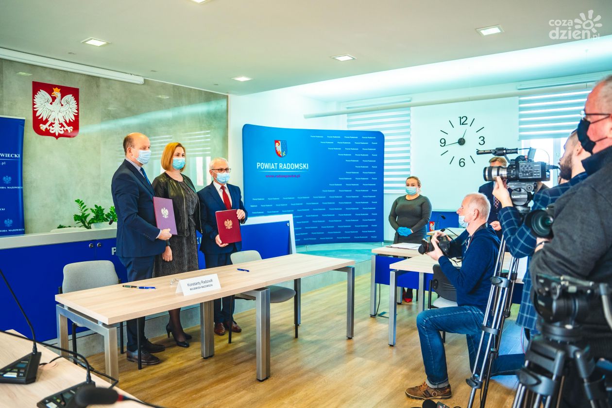 Dofinansowanie dla samorządów z regionu radomskiego i płockiego (zdjęcia)