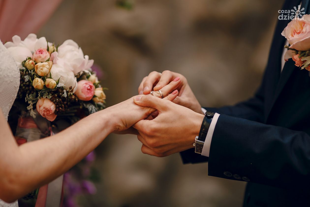Wzory oraz styl zaproszeń ślubnych. Jakie wybrać?