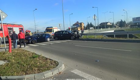 Zderzenie dwóch aut na wiadukcie przy ul. Lubelskiej w Radomiu