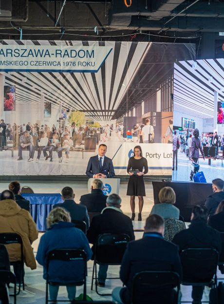 Port lotniczy w Radomiu - podpisanie umów i oprowadzanie (zdjęcia)