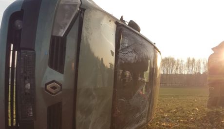 Wypadek w Niemieryczowie, auto wpadło do rowu