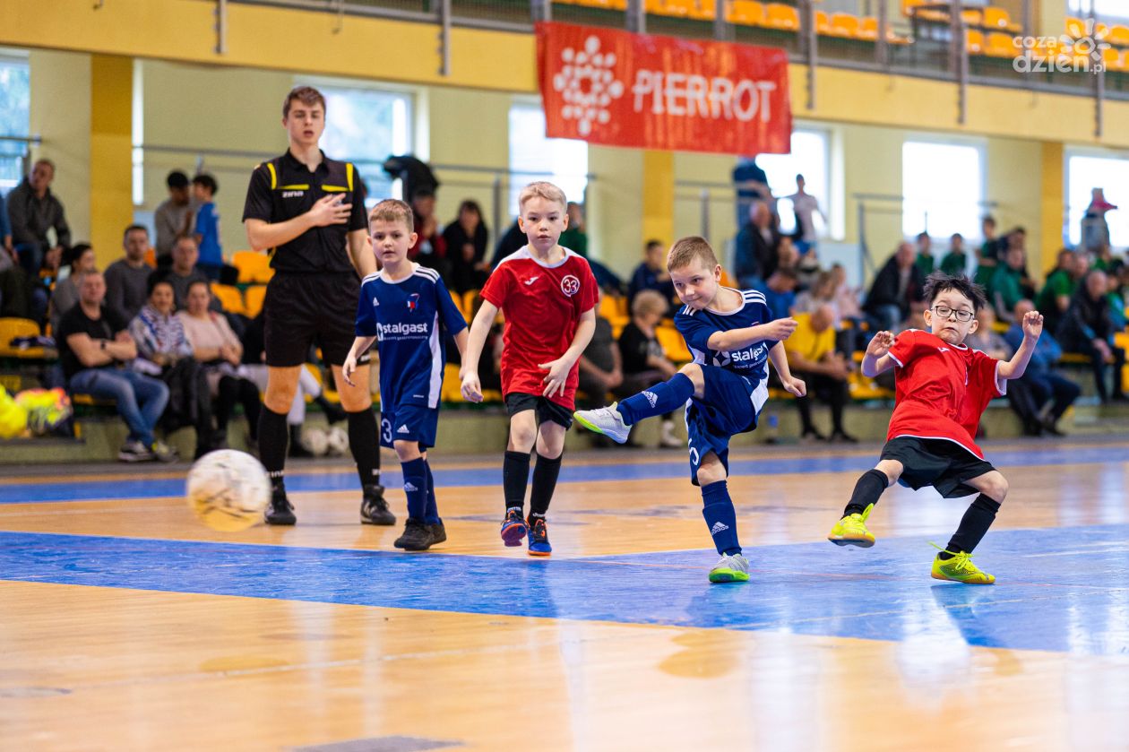 Turniej piłkarski Winter CUP Broń Radom 2022 (zdjęcia)