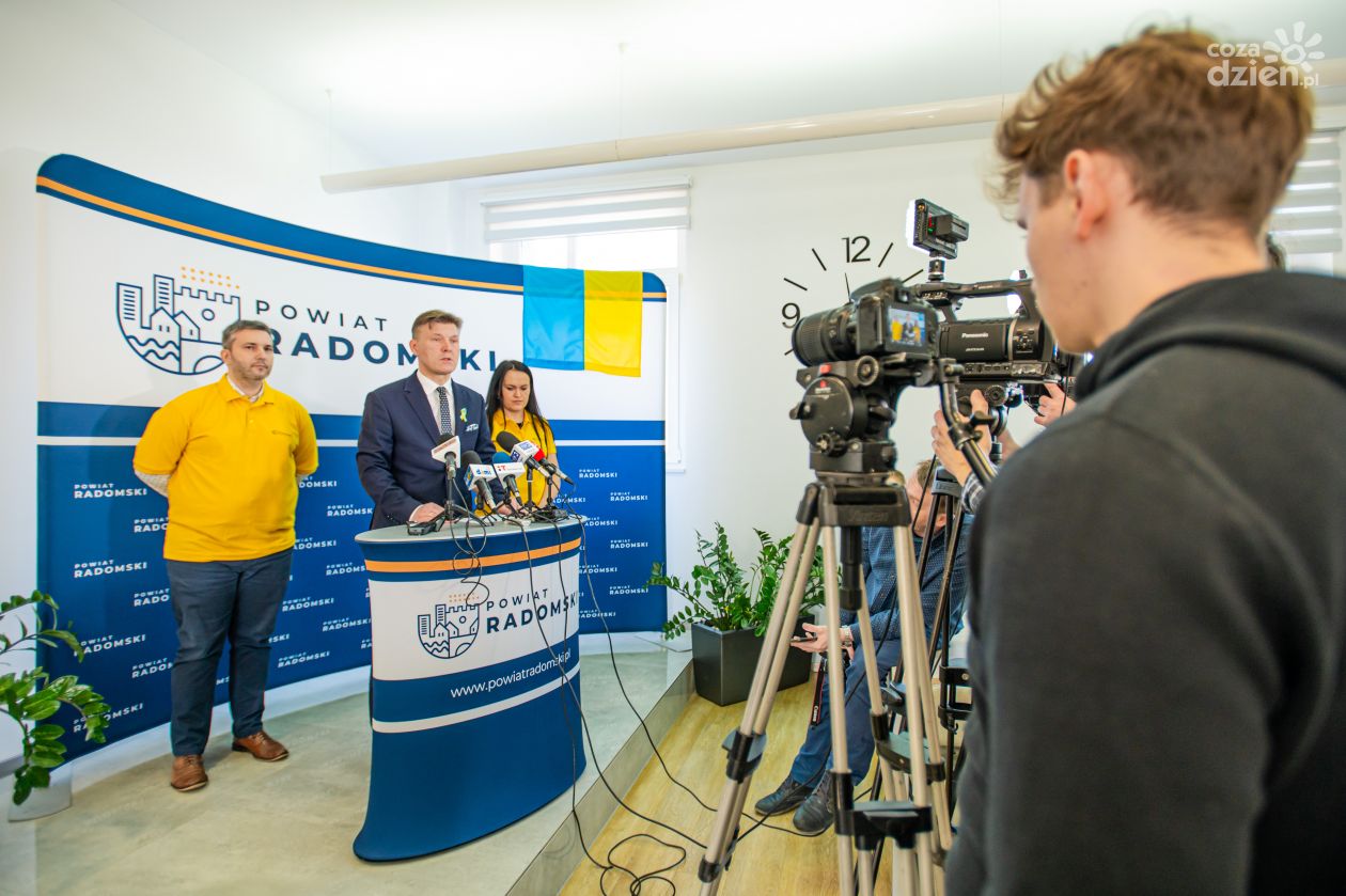 Starostwo powiatowe o pomocy dla uchodźców z Ukrainy - konferencja (zdjęcia)