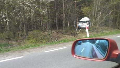 Wypadek w Augustowie. 18-latek wypadł z drogi