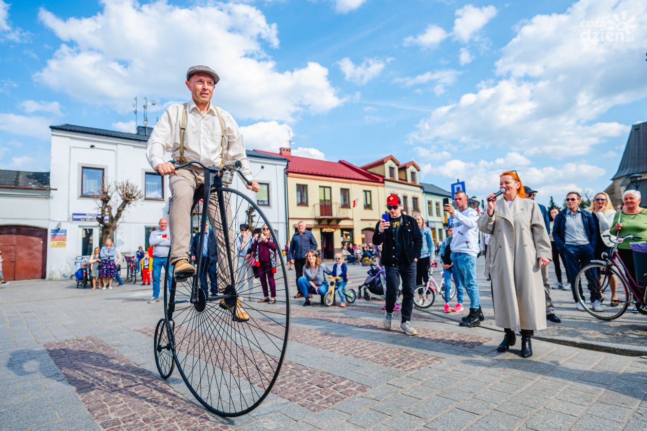 Pierwszy Szydłowiecki Festiwal Retro Rowerowy z udziałem Mobilnego Muzeum Rowerów (zdjęcia)