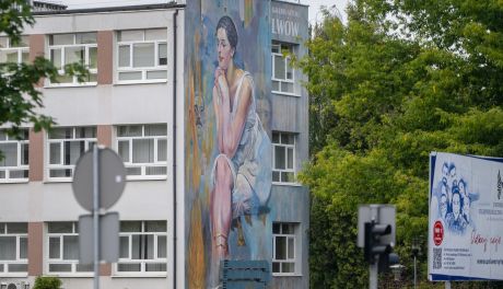 "Pytia" na budynku Wydziału Transportu, Elektrotechniki i Informatyki UTH. Trzeci mural (zdjęcia)