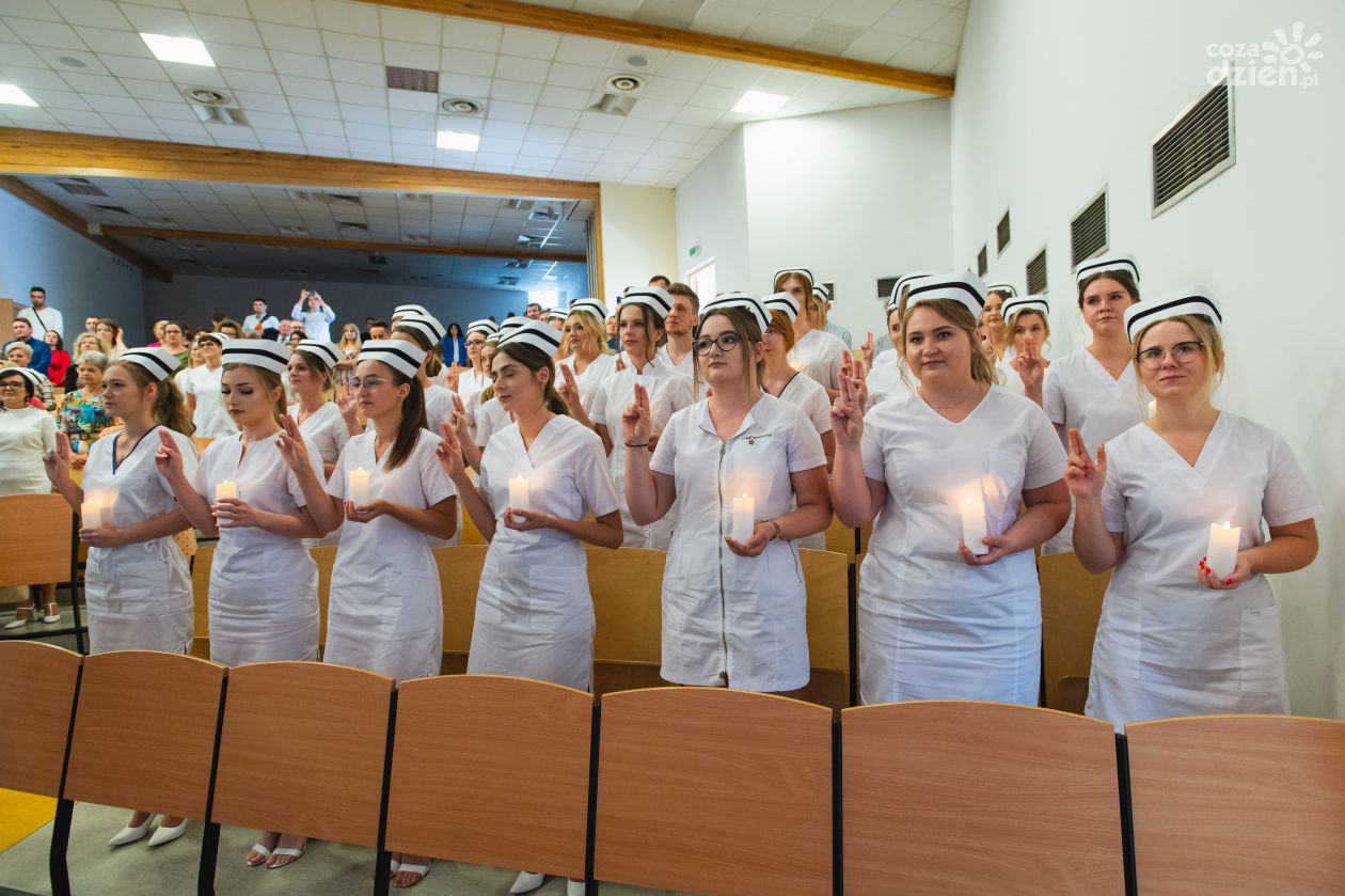 Uroczystość czepkowania studentów Wydziału Nauk Medycznych i Nauk o Zdrowiu UTH (zdjęcia)