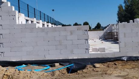 Trwa budowa nowego budynku klubowego KS Jastrząb