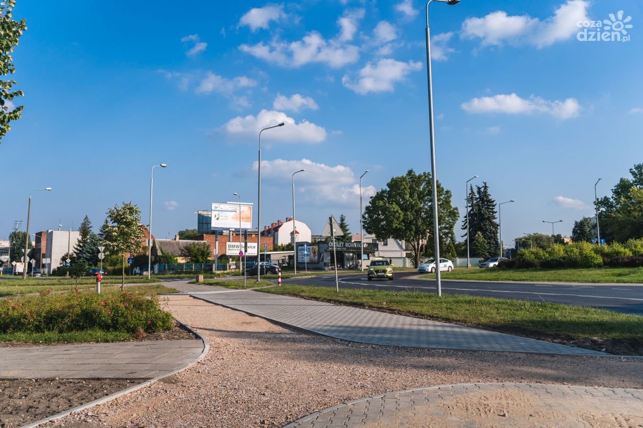 Nowy chodnik i ścieżka przy ulicy Limanowskiego (zdjęcia)