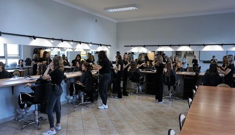 Nowa pracownia fryzjerska w szydłowieckiej szkole