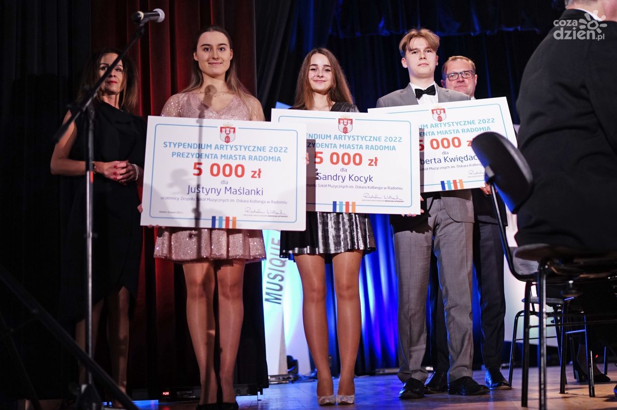 Zostały rozdane stypendia artystyczne dla uczniów radomskich szkół 