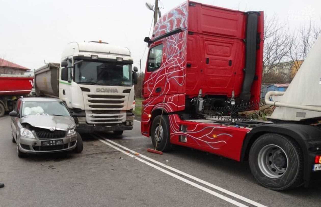 Zderzenie trzech aut na skrzyżowaniu w Lipsku