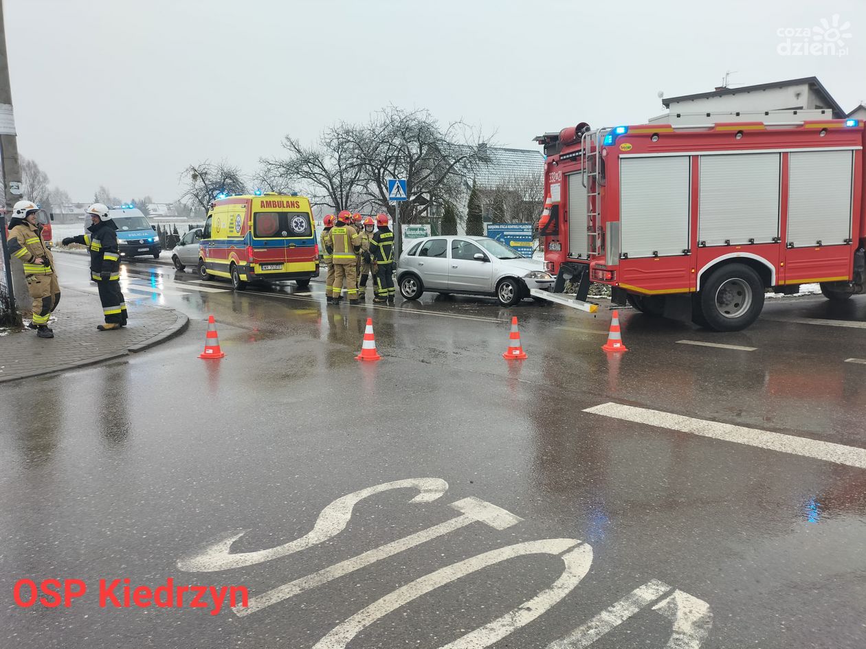 Wypadek w Małęczynie, jedna osoba w szpitalu