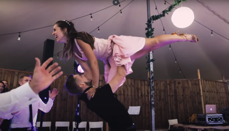 Patrick Swayze powrócił? Choreografia instruktorów z radomskiej szkoły tańca hitem internetu