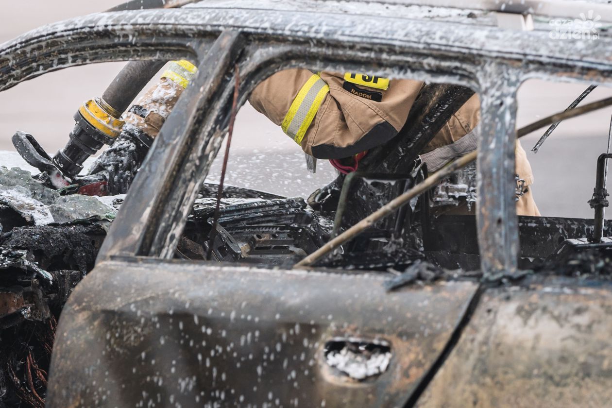 Pożar samochodów w Zdziechowie. Podpalono je?