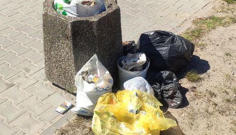 WieszPierwszy Coraz więcej śmieci na przystankach autobusowych