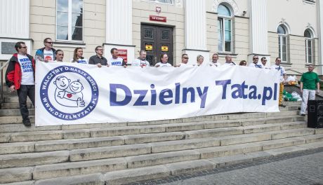 Manifestacja Sebastiana Nadolskiego pod sądem w Radomiu