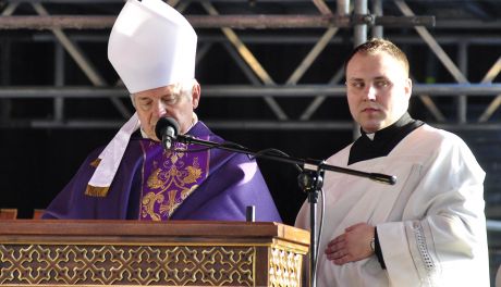 Uroczystości pogrzebowe biskupa Edwarda Materskiego - msza w Katedrze