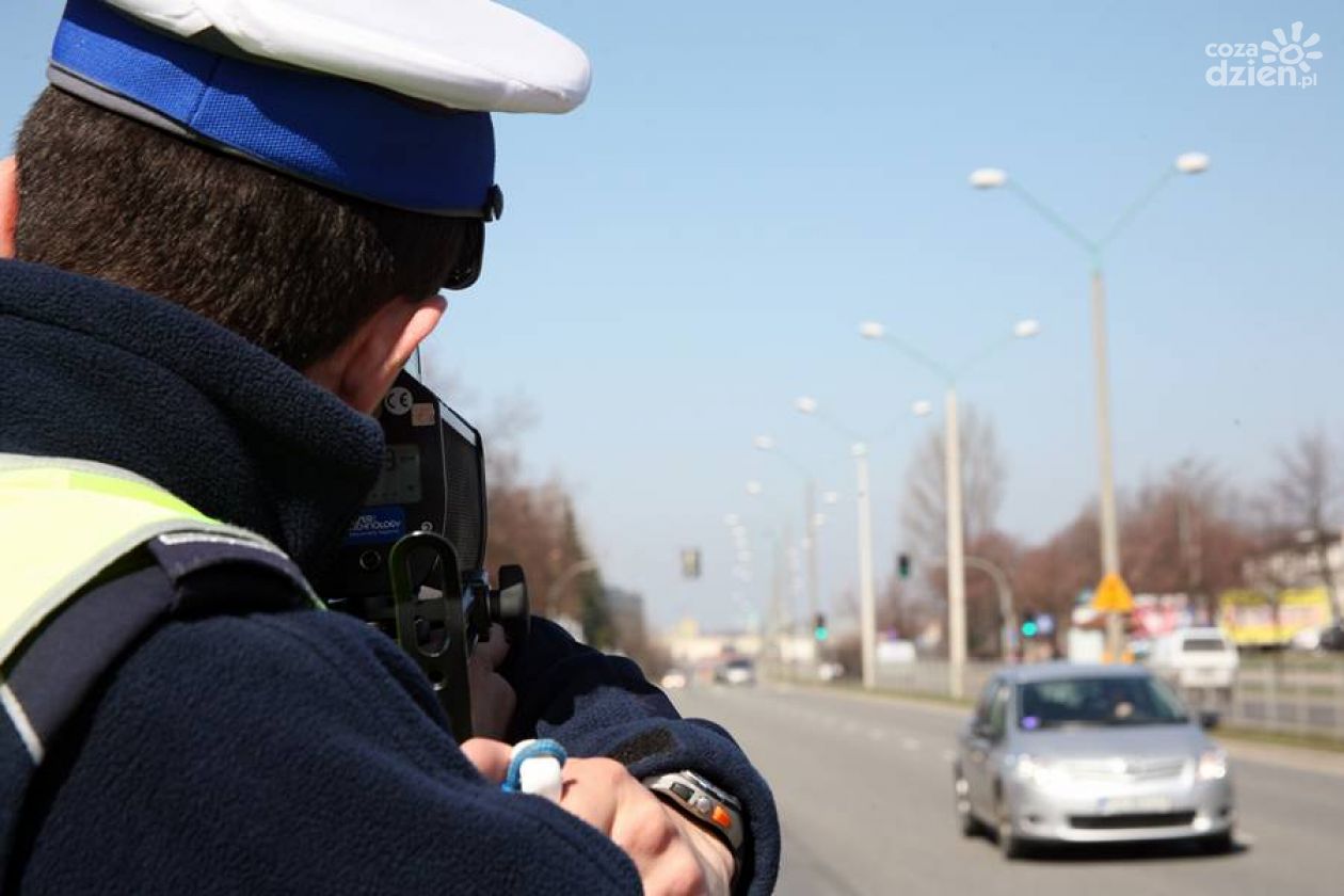 Policjanci zatrzymują bezmyślnych kierowców