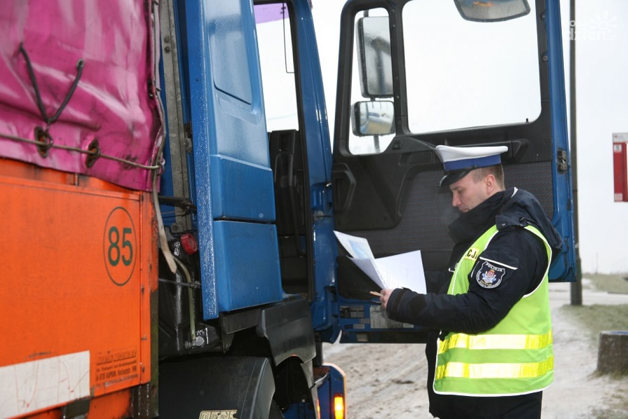 21 mandatów dla kierowców ciężarówek i autobusów