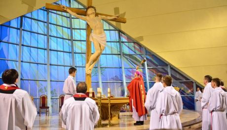 Poświęcenie figury Jezusa w kościele filipinów w Radomiu
