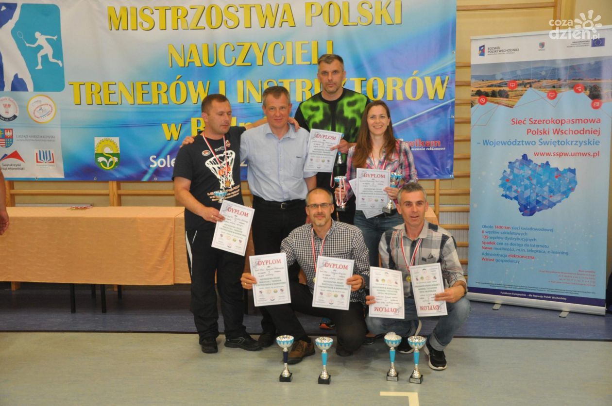 Podium radomskich nauczycieli na MP w badmintonie
