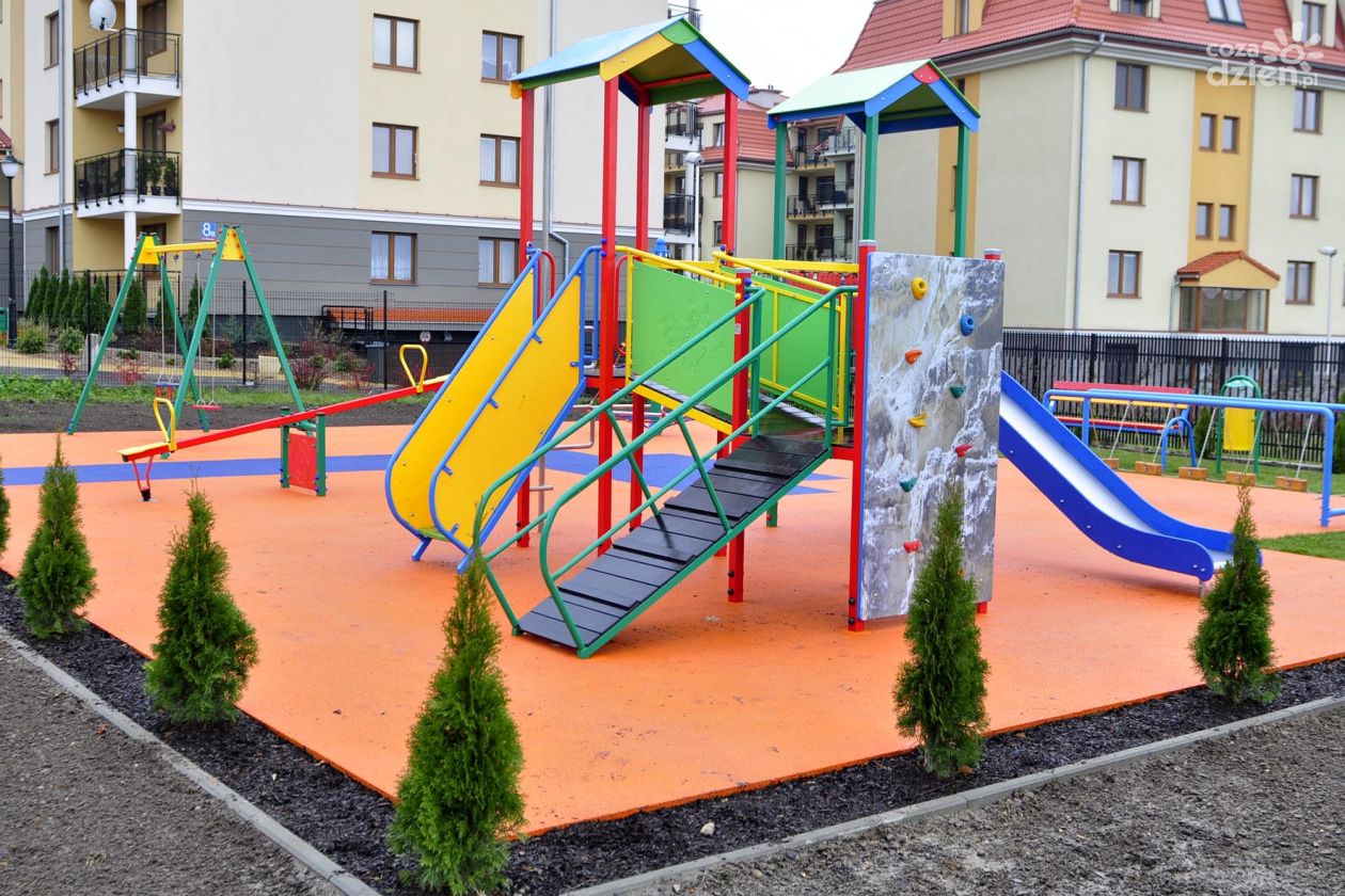 Nowe place zabaw przy radomskich szkołach