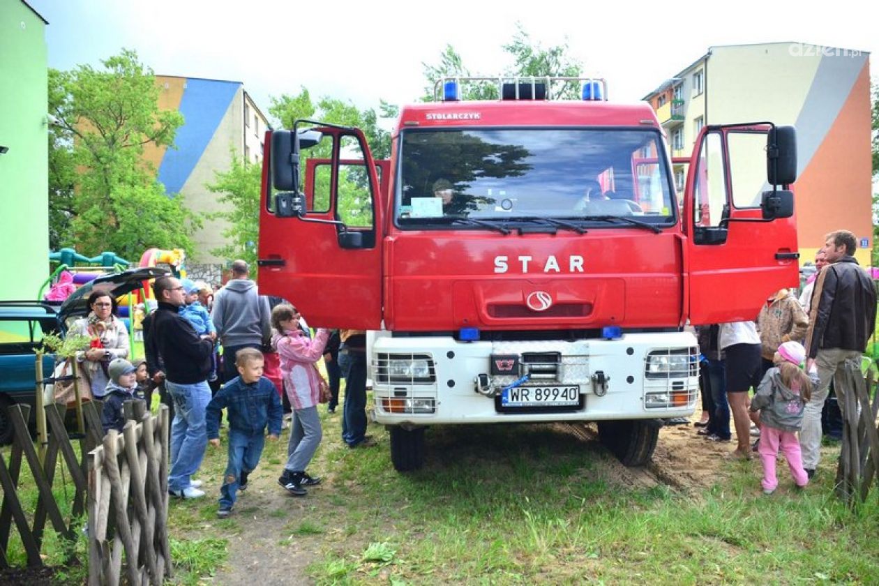 Przedszkolaki opanowały wóz strażacki