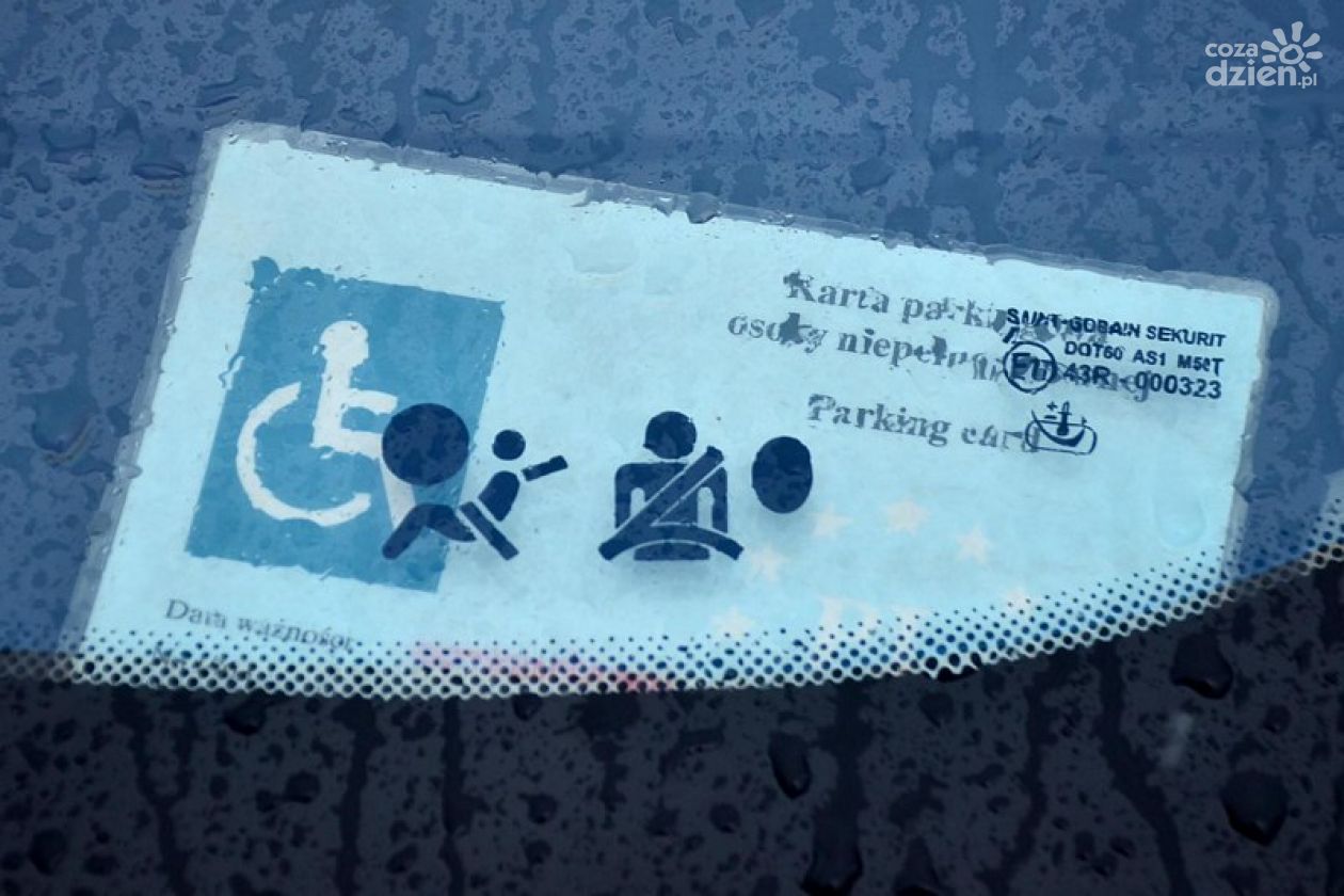 Niepełnosprawni zaparkują tylko na kopertach?