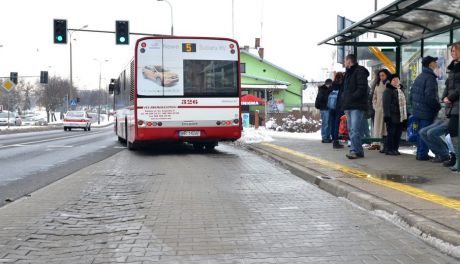 Miejskie autobusy niszczą się przez źle wykonane przystanki